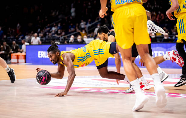 外界相信德 外界相信德