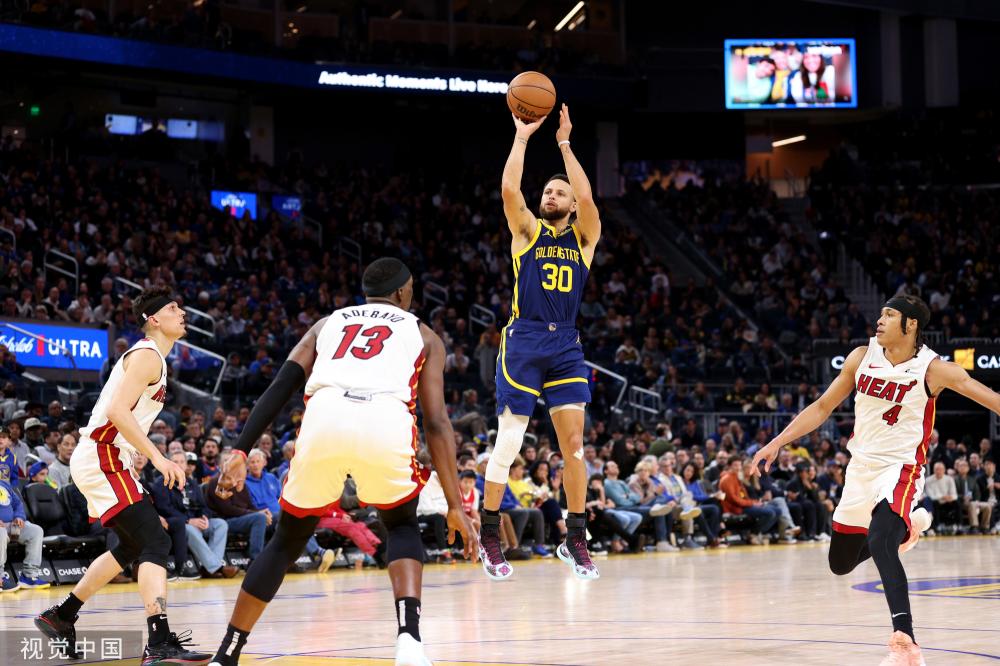 禁区内接应 禁区内接应